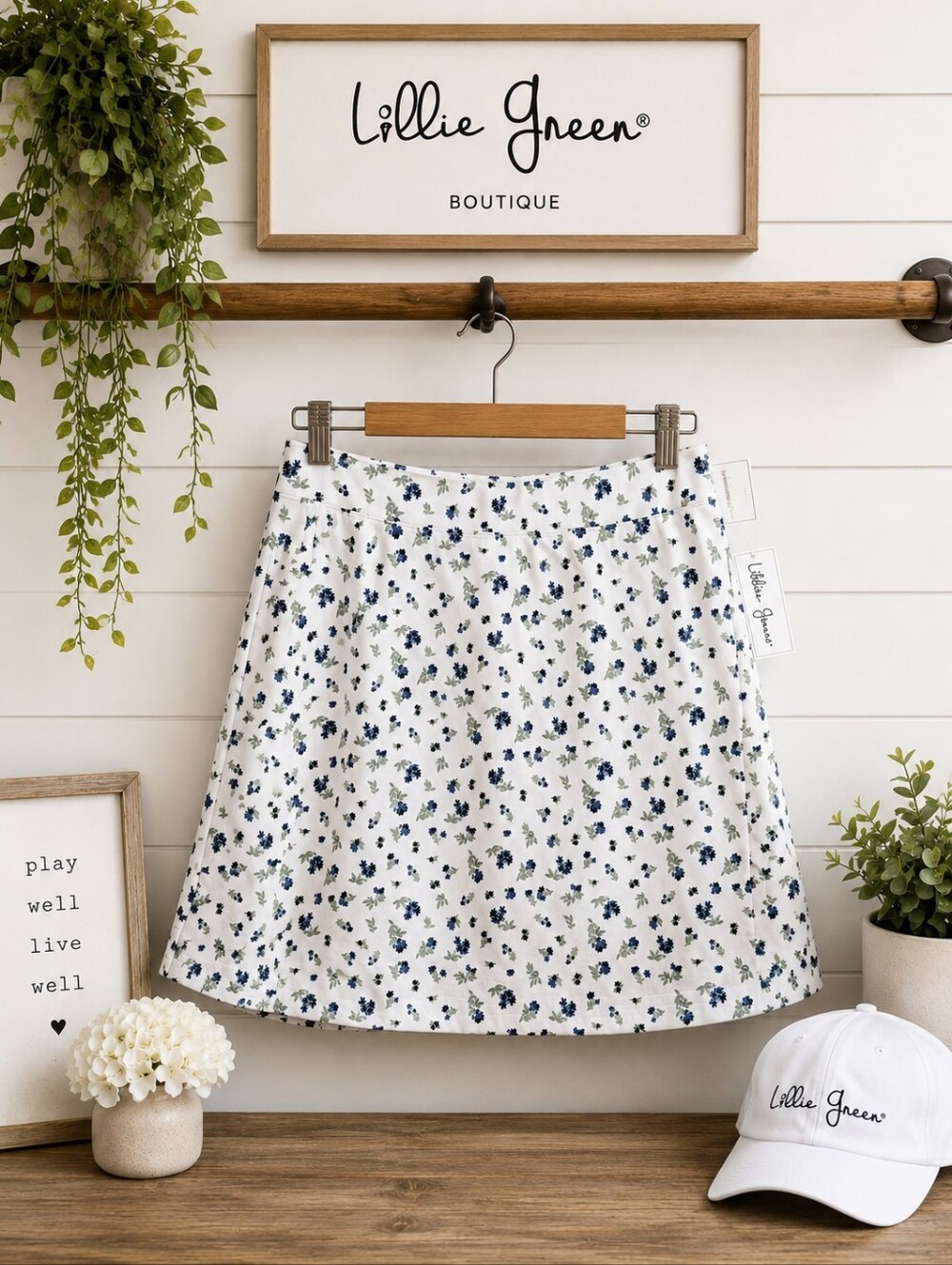 Lillie Green Floral Golf Skort Skirt Shorts White Blue UPF 50+ Large NWT